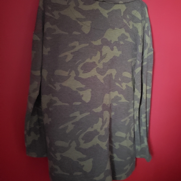 Sweatshirt - Picture 6 of 7